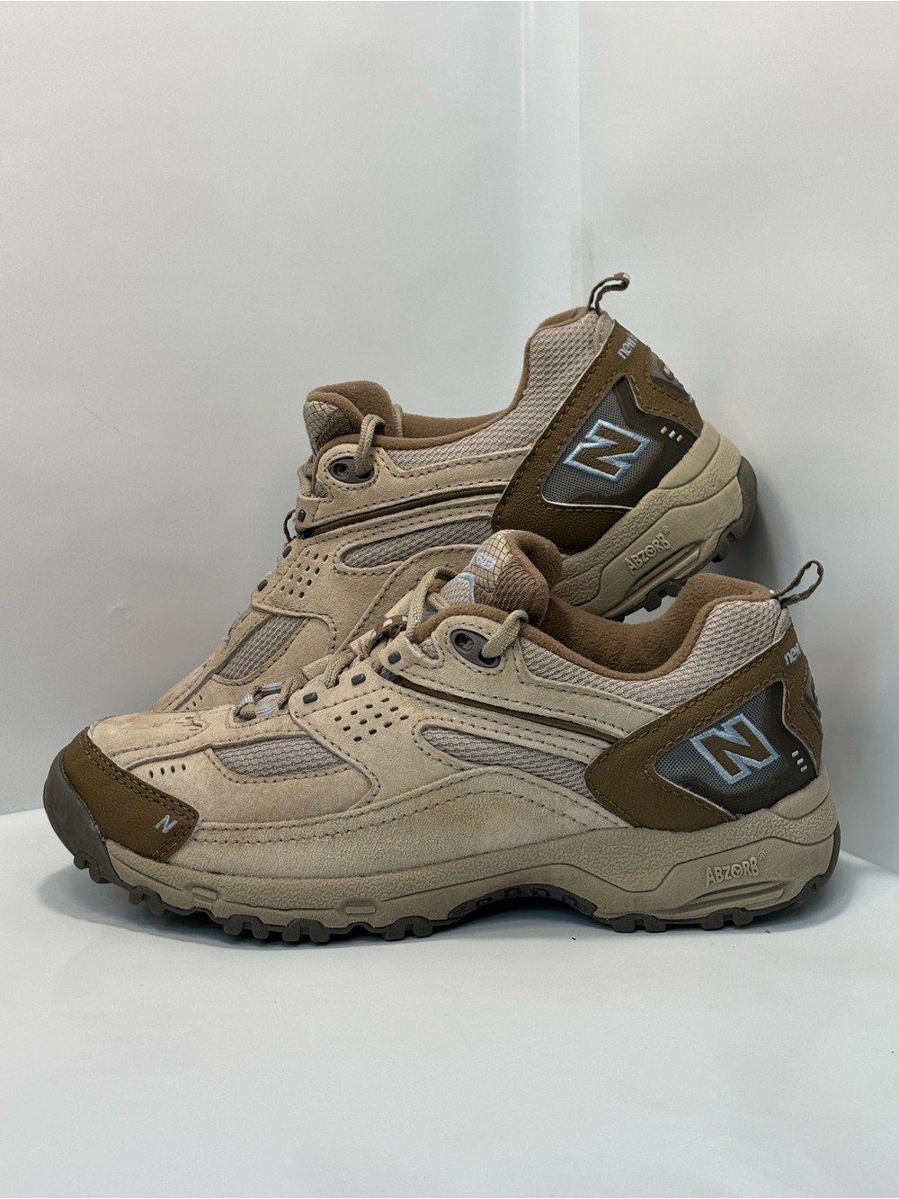 New Balance 643 Women's 8.5 All Terrain Beige Suede Hiking Trail Shoes WW643TB